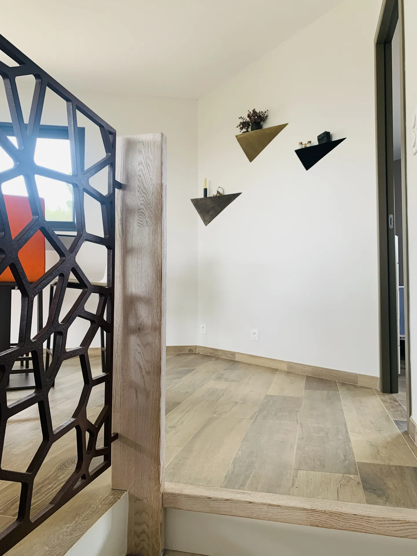 Claustra en métal découpé, maison contemporaine à Giens
