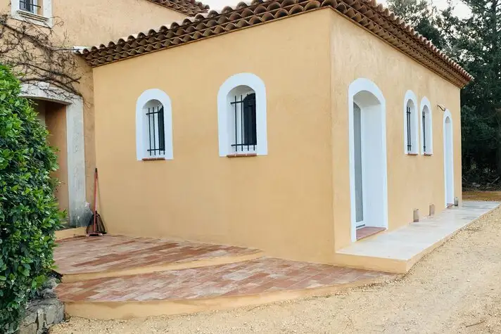 Architecte extension maison Hy�res : projet � La Farl�de